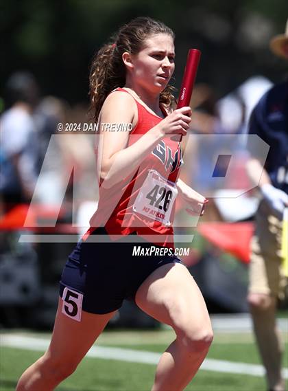 Thumbnail 1 in VHSL State Championships 5&6 (4 x 800) photogallery.