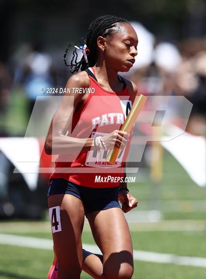 Thumbnail 2 in VHSL State Championships 5&6 (4 x 800) photogallery.