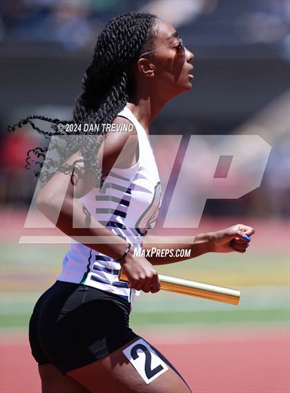 Thumbnail 3 in VHSL State Championships 5&6 (4 x 800) photogallery.
