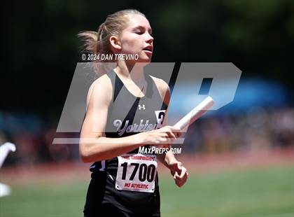 Thumbnail 1 in VHSL State Championships 5&6 (4 x 800) photogallery.