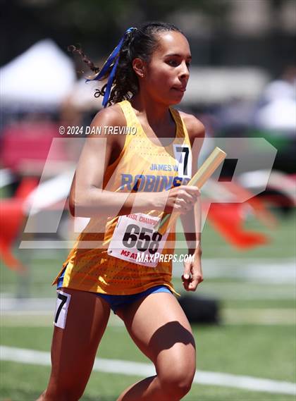 Thumbnail 3 in VHSL State Championships 5&6 (4 x 800) photogallery.