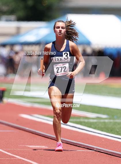 Thumbnail 3 in VHSL State Championships 5&6 (4 x 800) photogallery.