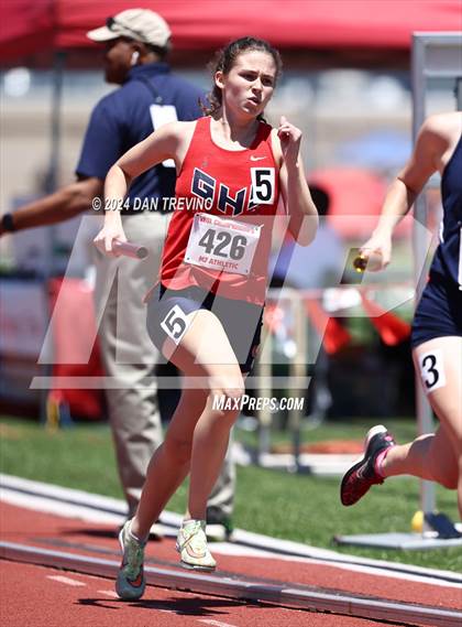 Thumbnail 3 in VHSL State Championships 5&6 (4 x 800) photogallery.