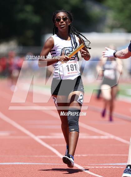 Thumbnail 2 in VHSL State Championships 5&6 (4 x 800) photogallery.
