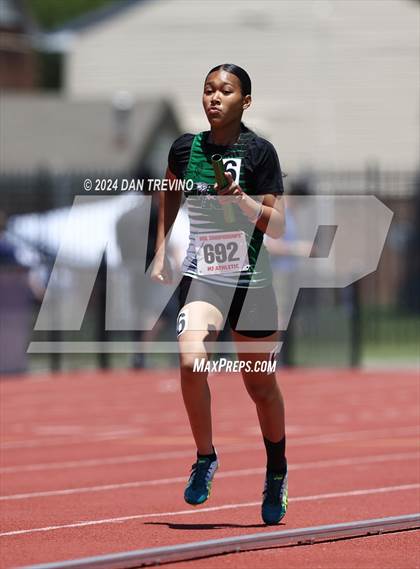 Thumbnail 3 in VHSL State Championships 5&6 (4 x 800) photogallery.