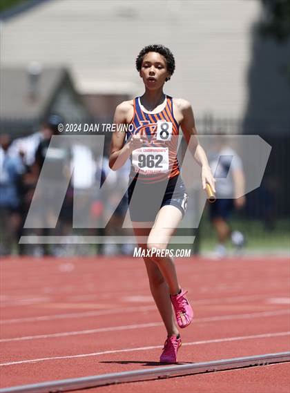 Thumbnail 3 in VHSL State Championships 5&6 (4 x 800) photogallery.