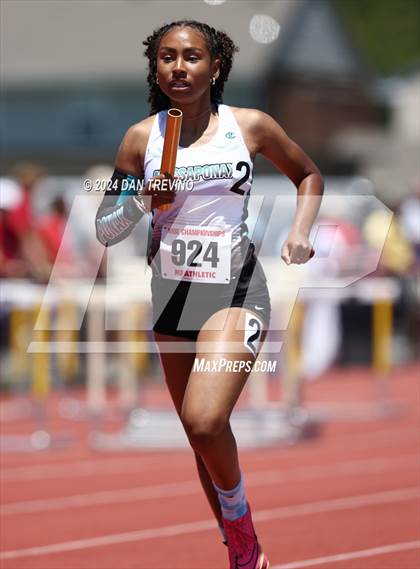 Thumbnail 1 in VHSL State Championships 5&6 (4 x 800) photogallery.