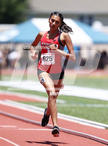 Thumbnail 1 in VHSL State Championships 5&6 (4 x 800) photogallery.