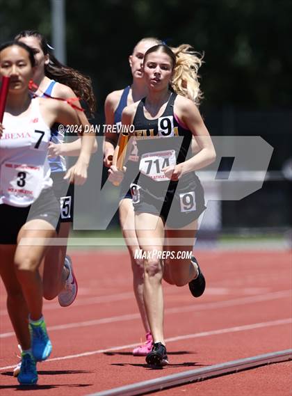 Thumbnail 2 in VHSL State Championships 5&6 (4 x 800) photogallery.