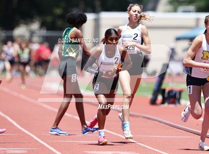Thumbnail 2 in VHSL State Championships 5&6 (4 x 800) photogallery.