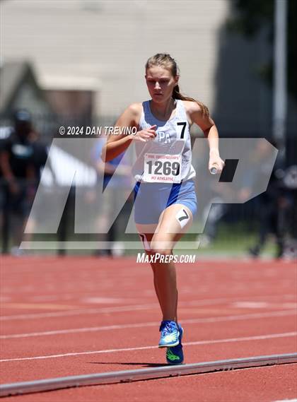Thumbnail 1 in VHSL State Championships 5&6 (4 x 800) photogallery.