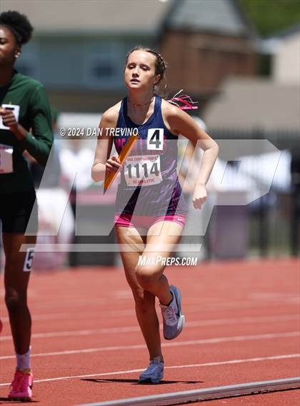 Thumbnail 2 in VHSL State Championships 5&6 (4 x 800) photogallery.