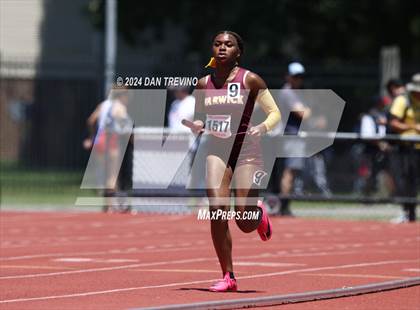 Thumbnail 1 in VHSL State Championships 5&6 (4 x 800) photogallery.