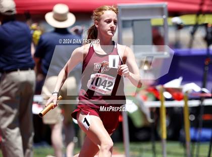 Thumbnail 1 in VHSL State Championships 5&6 (4 x 800) photogallery.