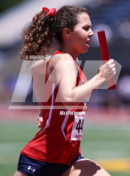 Thumbnail 2 in VHSL State Championships 5&6 (4 x 800) photogallery.