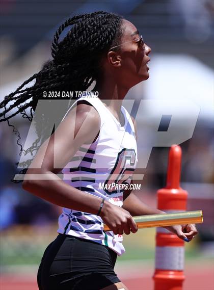 Thumbnail 1 in VHSL State Championships 5&6 (4 x 800) photogallery.