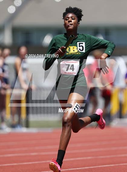Thumbnail 2 in VHSL State Championships 5&6 (4 x 800) photogallery.