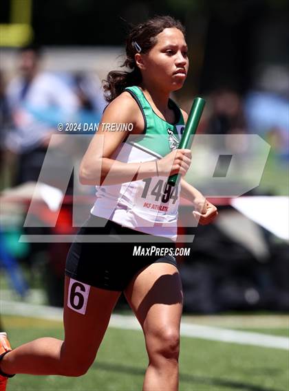 Thumbnail 3 in VHSL State Championships 5&6 (4 x 800) photogallery.