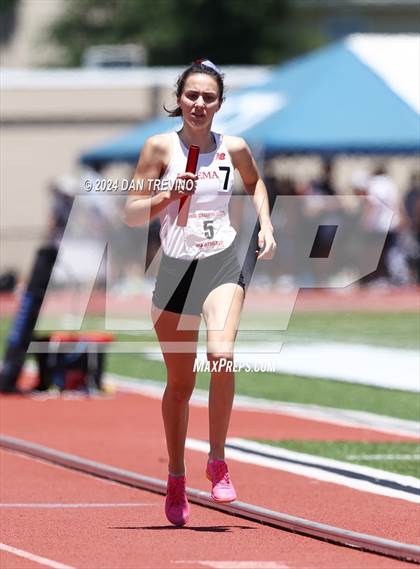 Thumbnail 2 in VHSL State Championships 5&6 (4 x 800) photogallery.