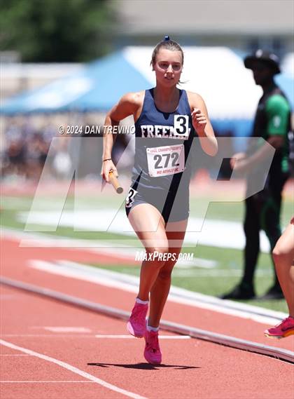 Thumbnail 1 in VHSL State Championships 5&6 (4 x 800) photogallery.