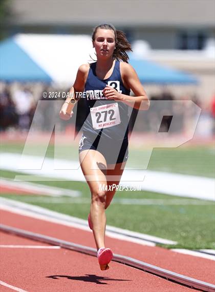 Thumbnail 1 in VHSL State Championships 5&6 (4 x 800) photogallery.