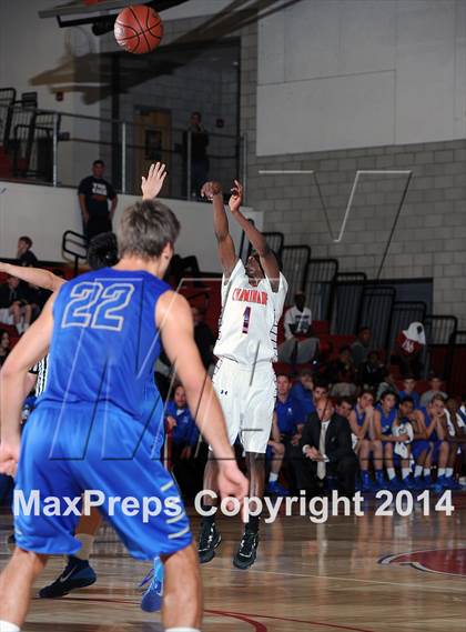Thumbnail 3 in Santa Margarita vs. Chaminade (CIF SoCal Regional D3 Final) photogallery.