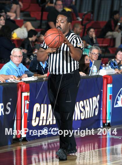 Thumbnail 1 in Santa Margarita vs. Chaminade (CIF SoCal Regional D3 Final) photogallery.