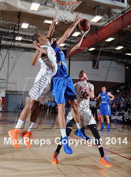 Thumbnail 3 in Santa Margarita vs. Chaminade (CIF SoCal Regional D3 Final) photogallery.