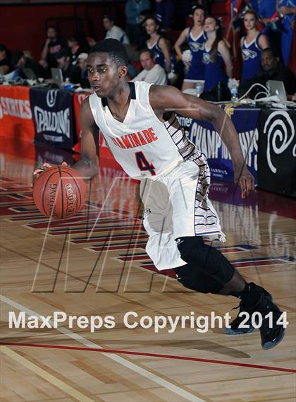 Thumbnail 3 in Santa Margarita vs. Chaminade (CIF SoCal Regional D3 Final) photogallery.