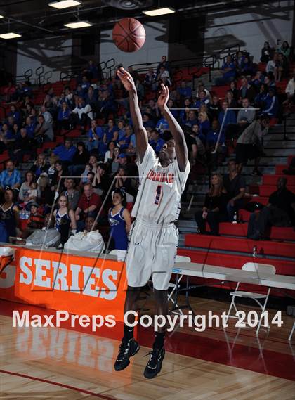 Thumbnail 2 in Santa Margarita vs. Chaminade (CIF SoCal Regional D3 Final) photogallery.
