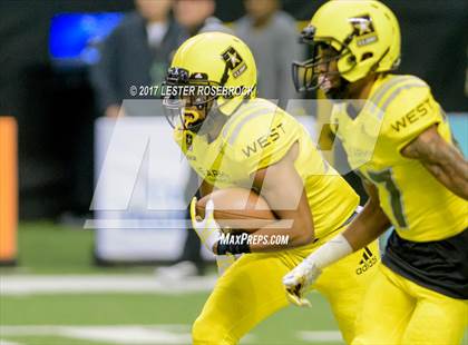 Thumbnail 3 in U.S. Army All-American Bowl photogallery.
