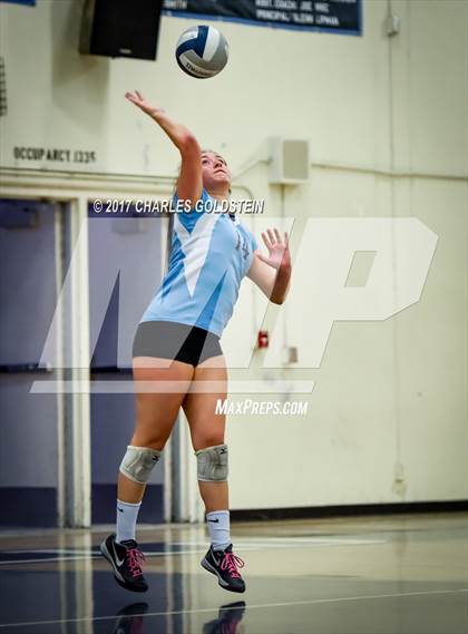 Thumbnail 2 in Oak Park @ Camarillo photogallery.