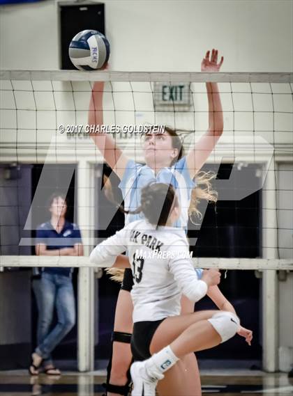 Thumbnail 1 in Oak Park @ Camarillo photogallery.