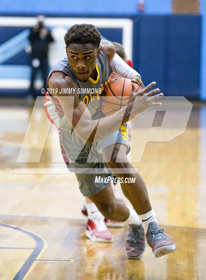 Thumbnail 1 in Chaminade vs. Soldan International Studies photogallery.