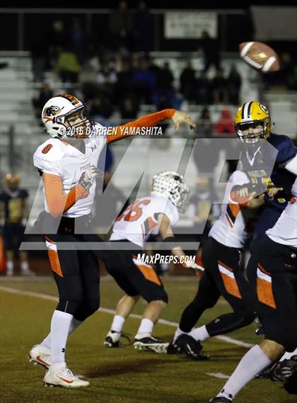 Thumbnail 2 in Half Moon Bay vs. Menlo School (CIF CCS Division 5 Final) photogallery.