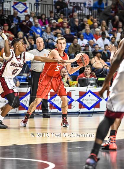 Thumbnail 2 in East Poinsett County vs. Earle (AAA 2A Final) photogallery.