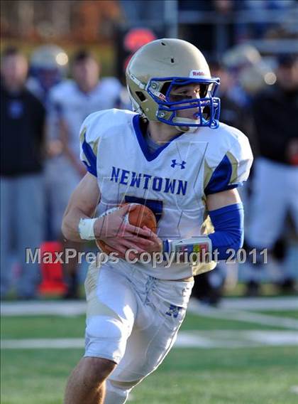 Thumbnail 1 in Newtown vs. Staples (CIAC Class LL Semifinal) photogallery.
