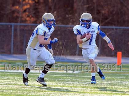 Thumbnail 2 in Newtown vs. Staples (CIAC Class LL Semifinal) photogallery.