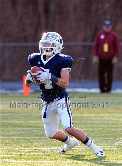 Thumbnail 2 in Newtown vs. Staples (CIAC Class LL Semifinal) photogallery.
