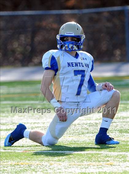 Thumbnail 2 in Newtown vs. Staples (CIAC Class LL Semifinal) photogallery.