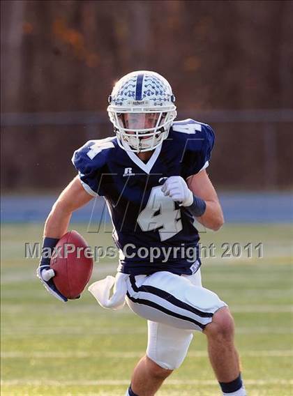Thumbnail 2 in Newtown vs. Staples (CIAC Class LL Semifinal) photogallery.