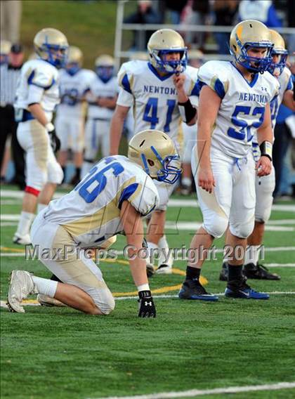 Thumbnail 2 in Newtown vs. Staples (CIAC Class LL Semifinal) photogallery.