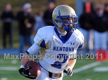 Thumbnail 2 in Newtown vs. Staples (CIAC Class LL Semifinal) photogallery.