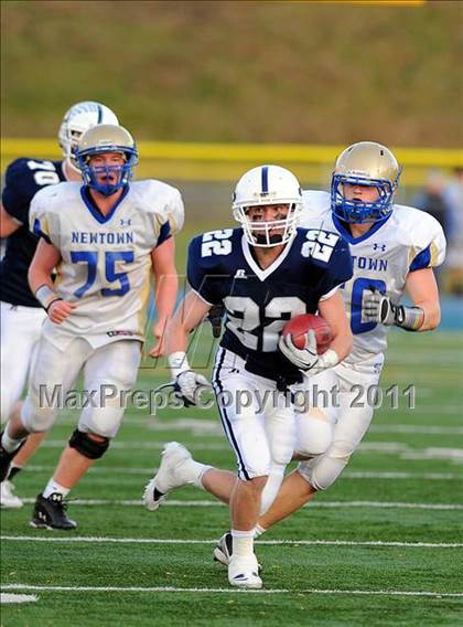 Thumbnail 2 in Newtown vs. Staples (CIAC Class LL Semifinal) photogallery.
