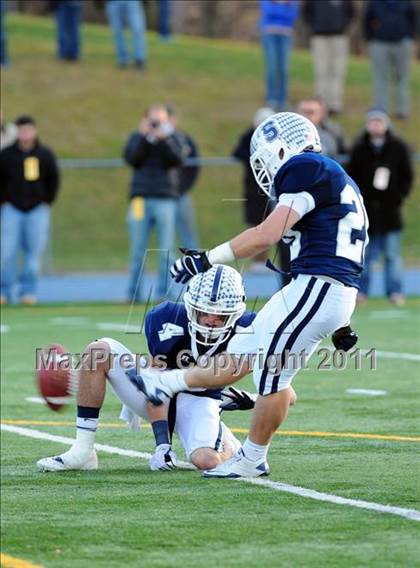 Thumbnail 2 in Newtown vs. Staples (CIAC Class LL Semifinal) photogallery.