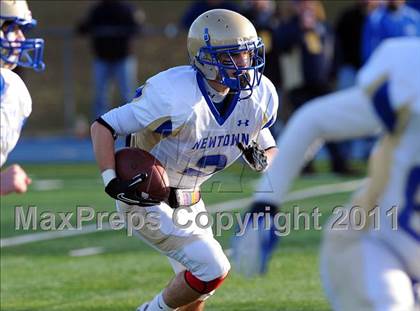 Thumbnail 3 in Newtown vs. Staples (CIAC Class LL Semifinal) photogallery.