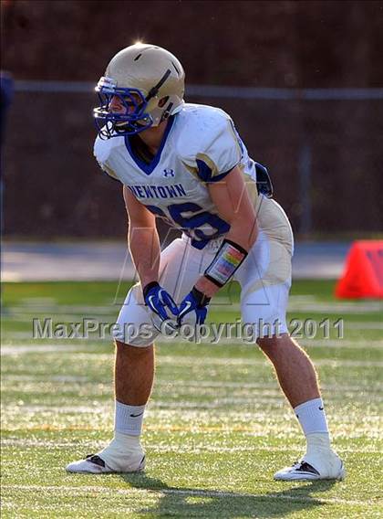 Thumbnail 2 in Newtown vs. Staples (CIAC Class LL Semifinal) photogallery.