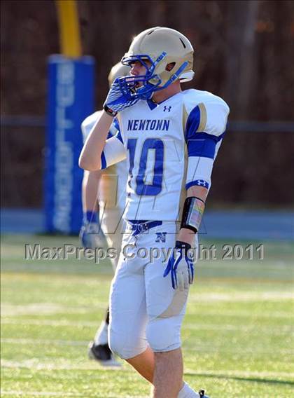 Thumbnail 1 in Newtown vs. Staples (CIAC Class LL Semifinal) photogallery.