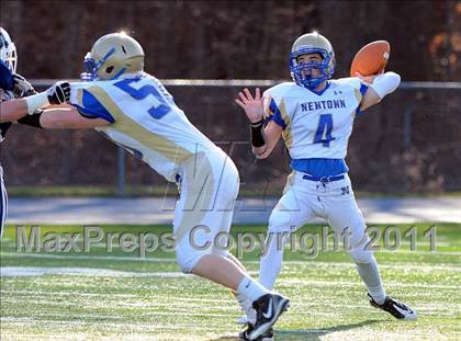 Thumbnail 2 in Newtown vs. Staples (CIAC Class LL Semifinal) photogallery.