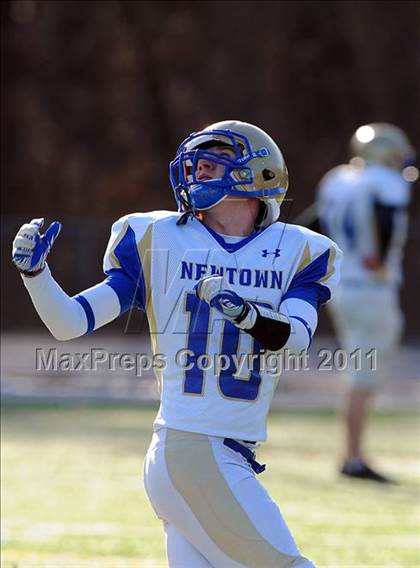 Thumbnail 3 in Newtown vs. Staples (CIAC Class LL Semifinal) photogallery.